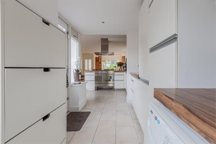 Photo 16 of Titus Brandsmastraat 12