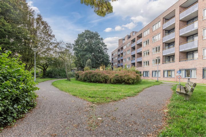 Photo 58 of Titus Brandsmastraat 12