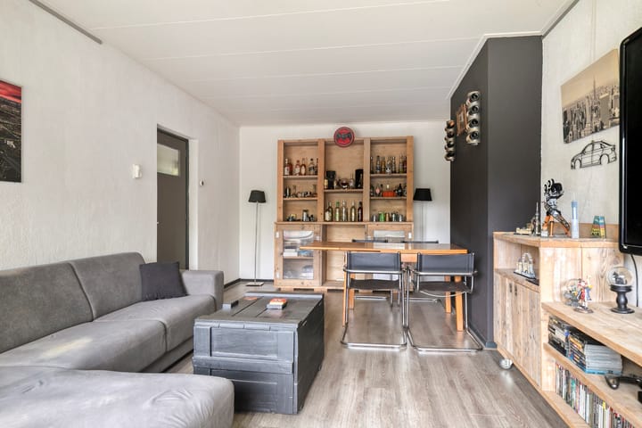 Foto 9 van Van der Waalsstraat 12-I