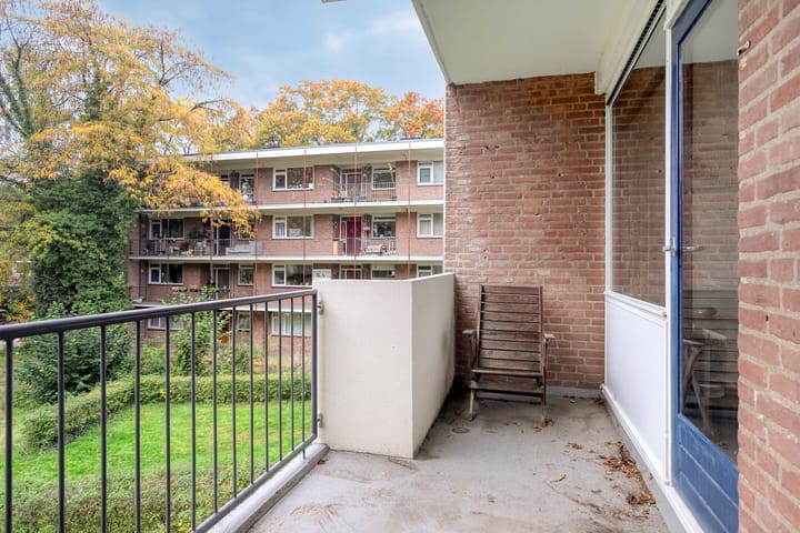 Foto 11 van Van der Waalsstraat 12-I