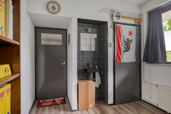 Foto 15 van Van der Waalsstraat 12-I