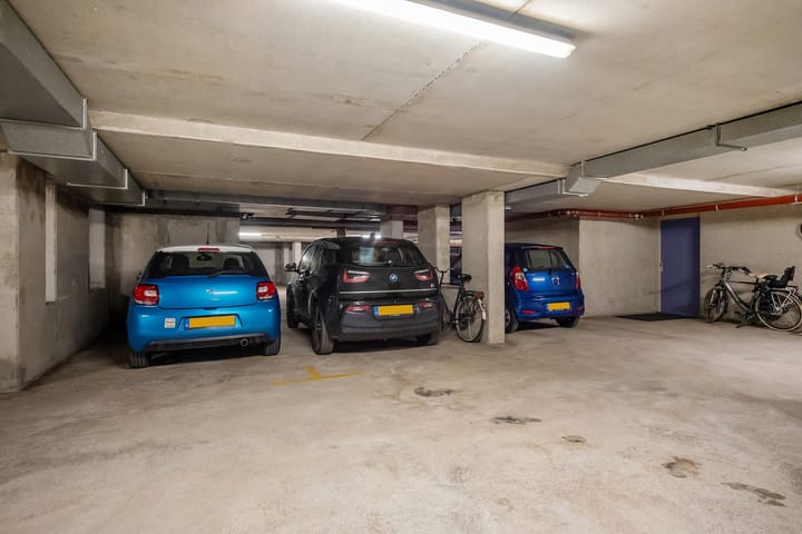 Photo 34 of Vaandelstraat 11