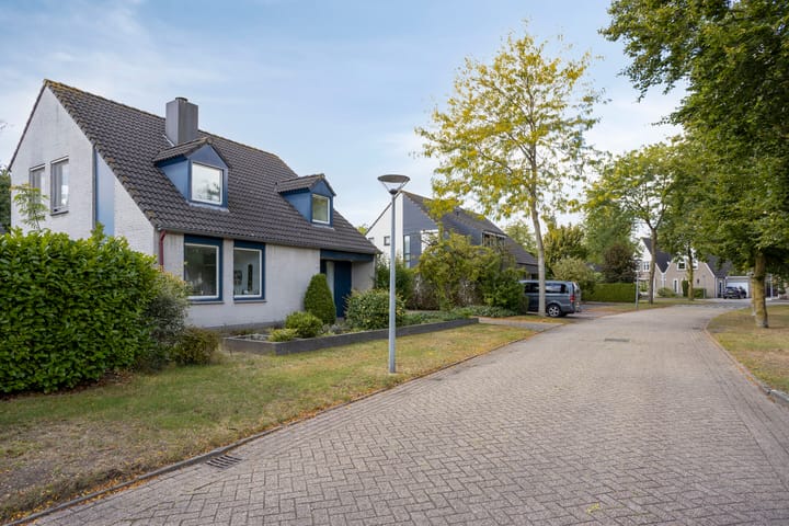 Foto 42 van Den Akker 27