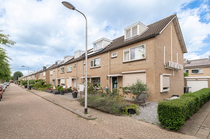 Photo 4 of van Limburg Stirumstraat 54