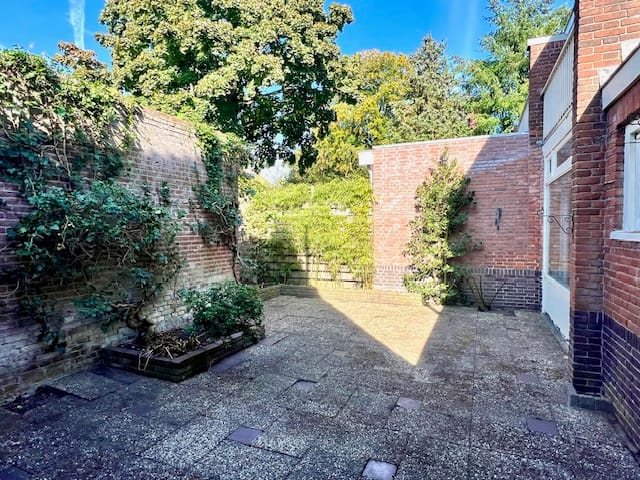 Photo 42 of Nassaulaan 48