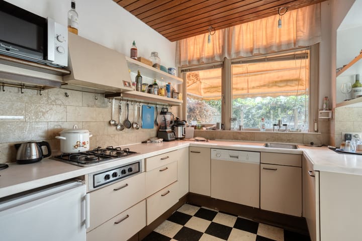 Photo 8 of Zeestraat 110