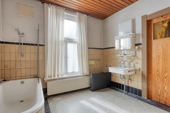 Photo 21 of Zeestraat 110