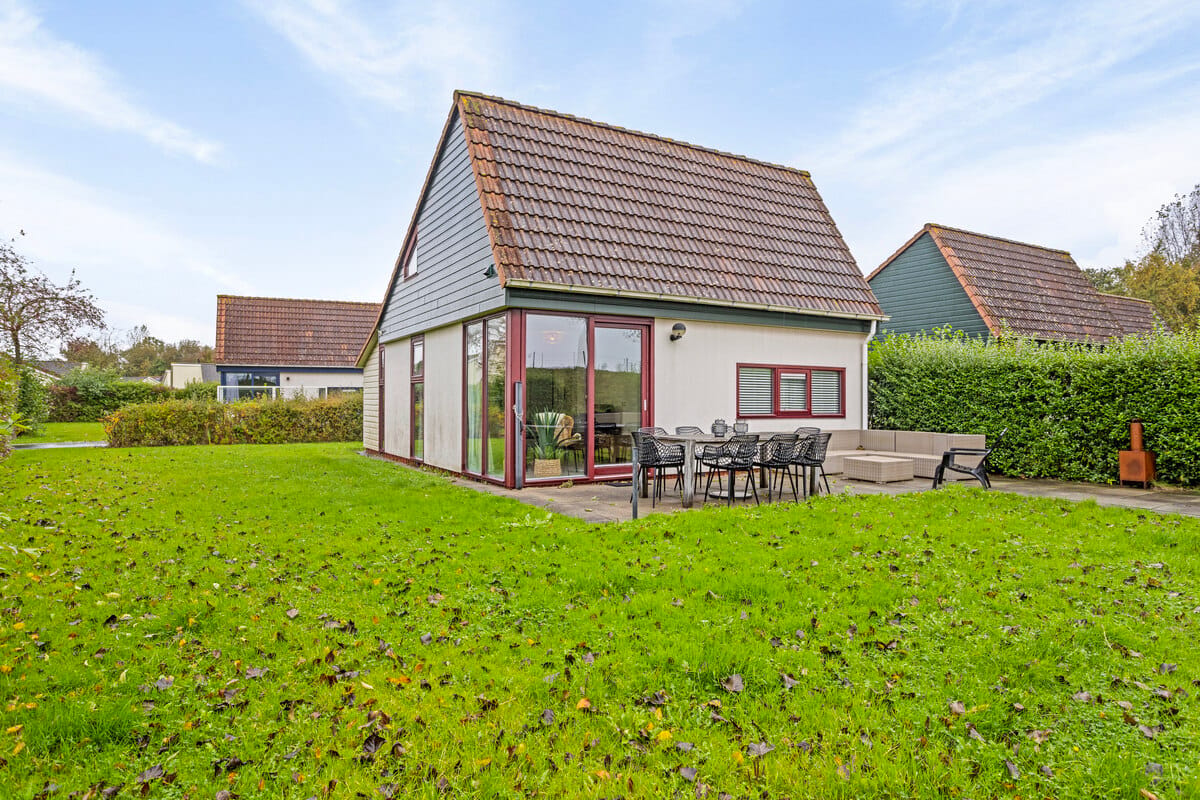 3-bedroom freehold villa in Heinkenszand — photo 1 of 5