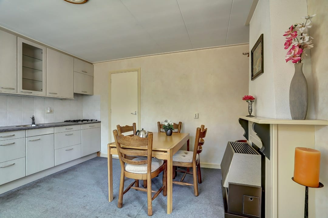 Photo 13 of Warmoesstraat 38
