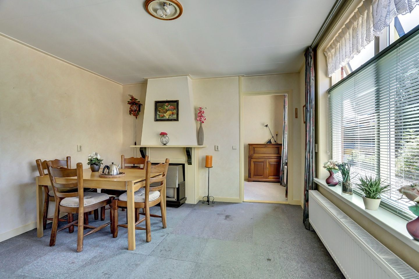 Photo 14 of Warmoesstraat 38
