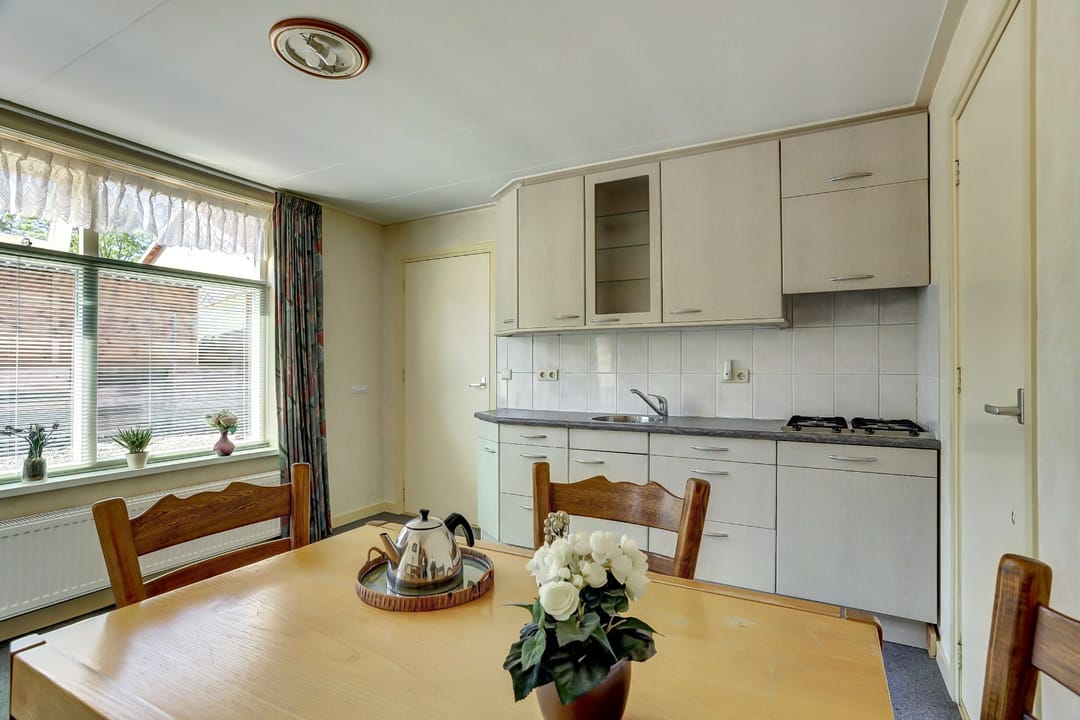 Photo 16 of Warmoesstraat 38