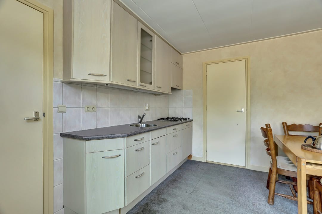 Photo 17 of Warmoesstraat 38
