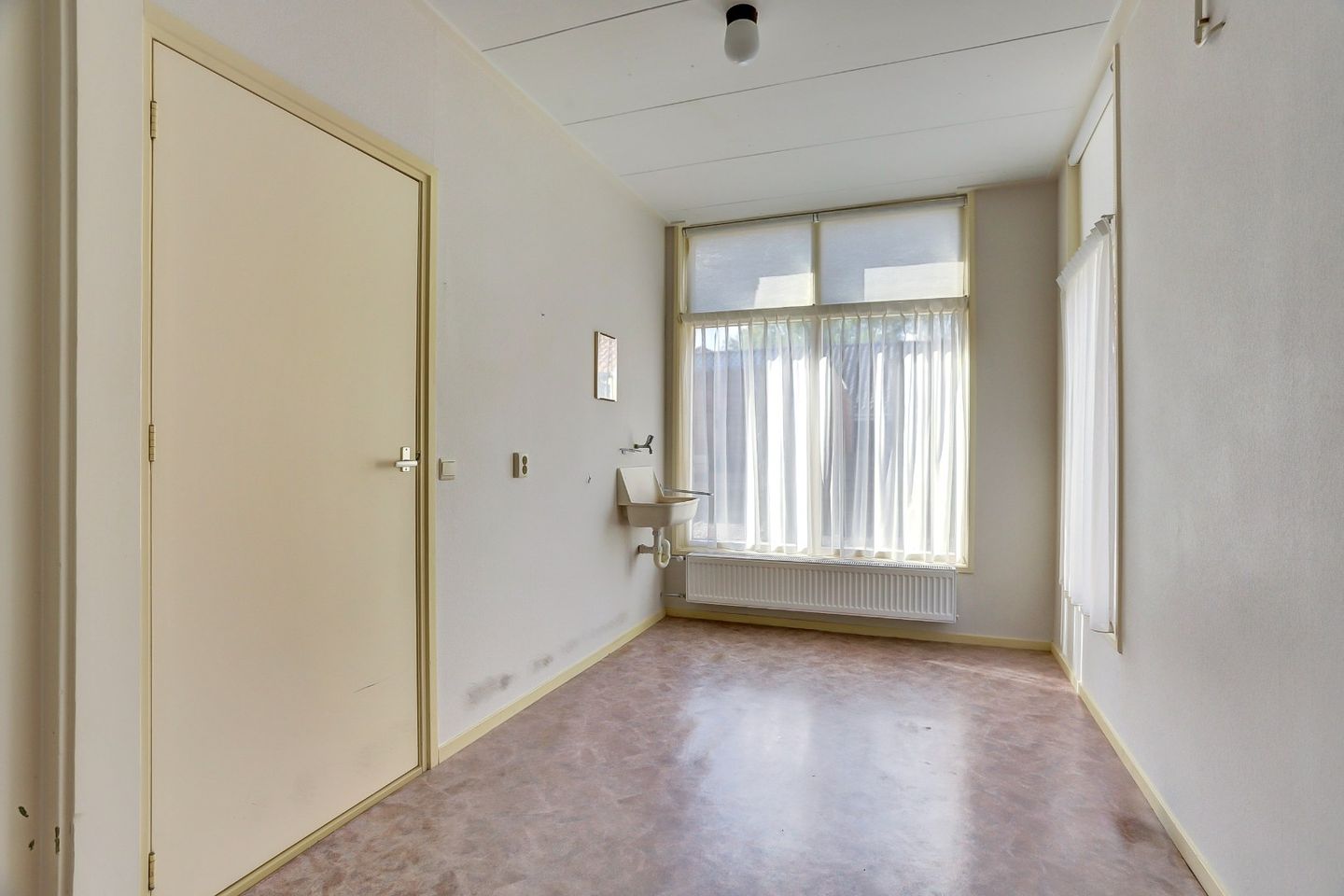 Photo 19 of Warmoesstraat 38