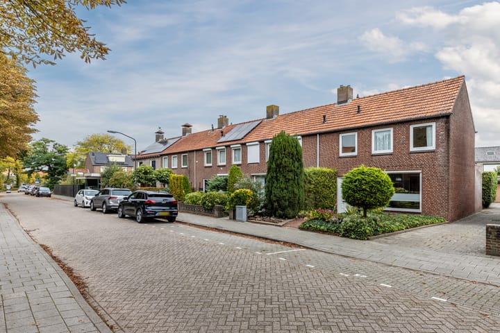 Photo 2 of Nassaustraat 9