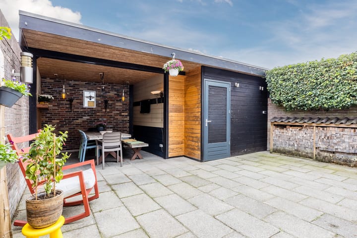 Photo 32 of Nassaustraat 9