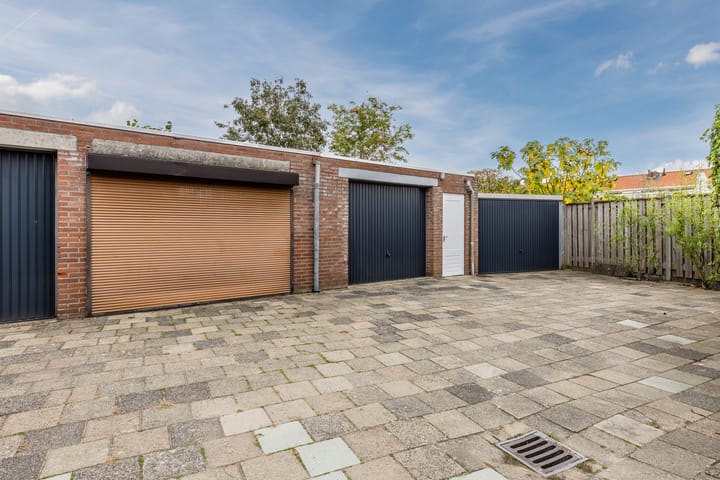 Photo 36 of Nassaustraat 9