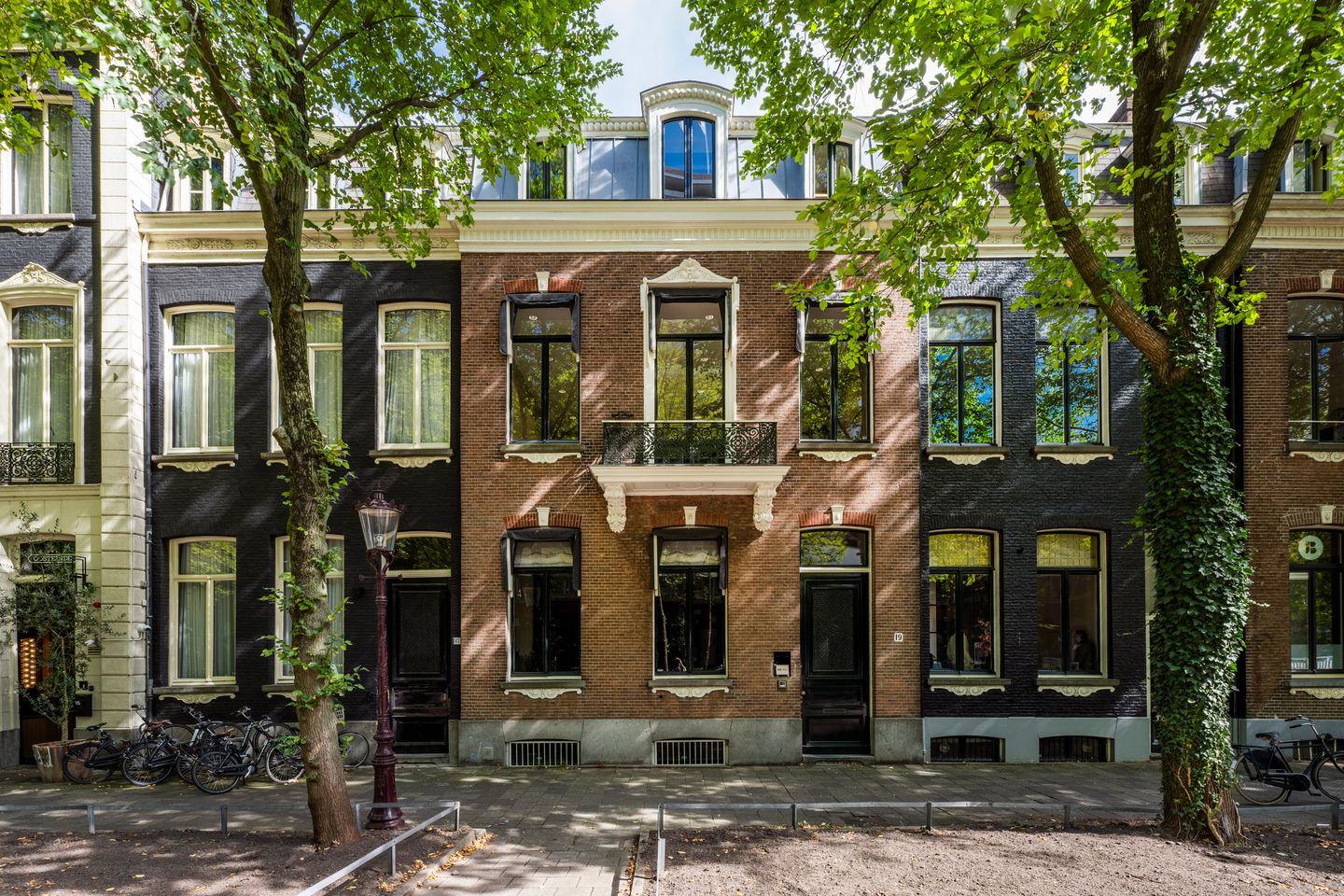 Bekijk foto 1 van Oosteinde 19