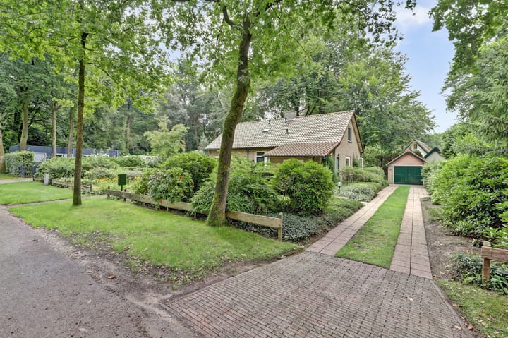 Photo 8 of Vondellaan 25