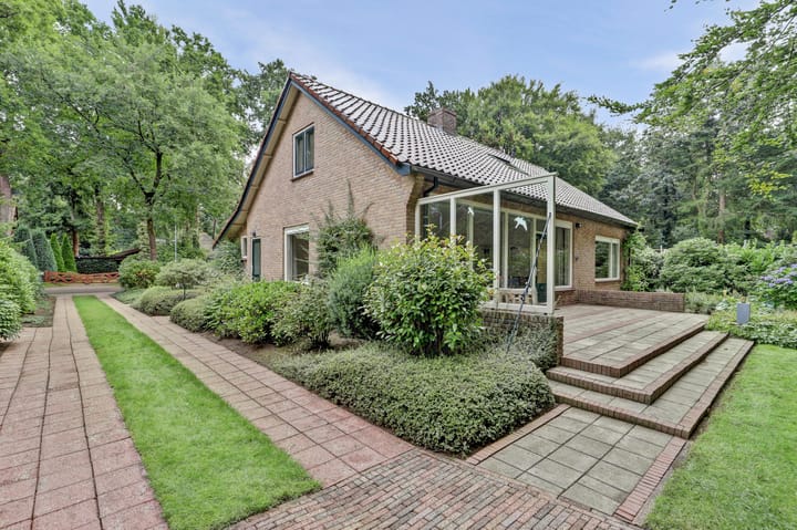 Photo 36 of Vondellaan 25