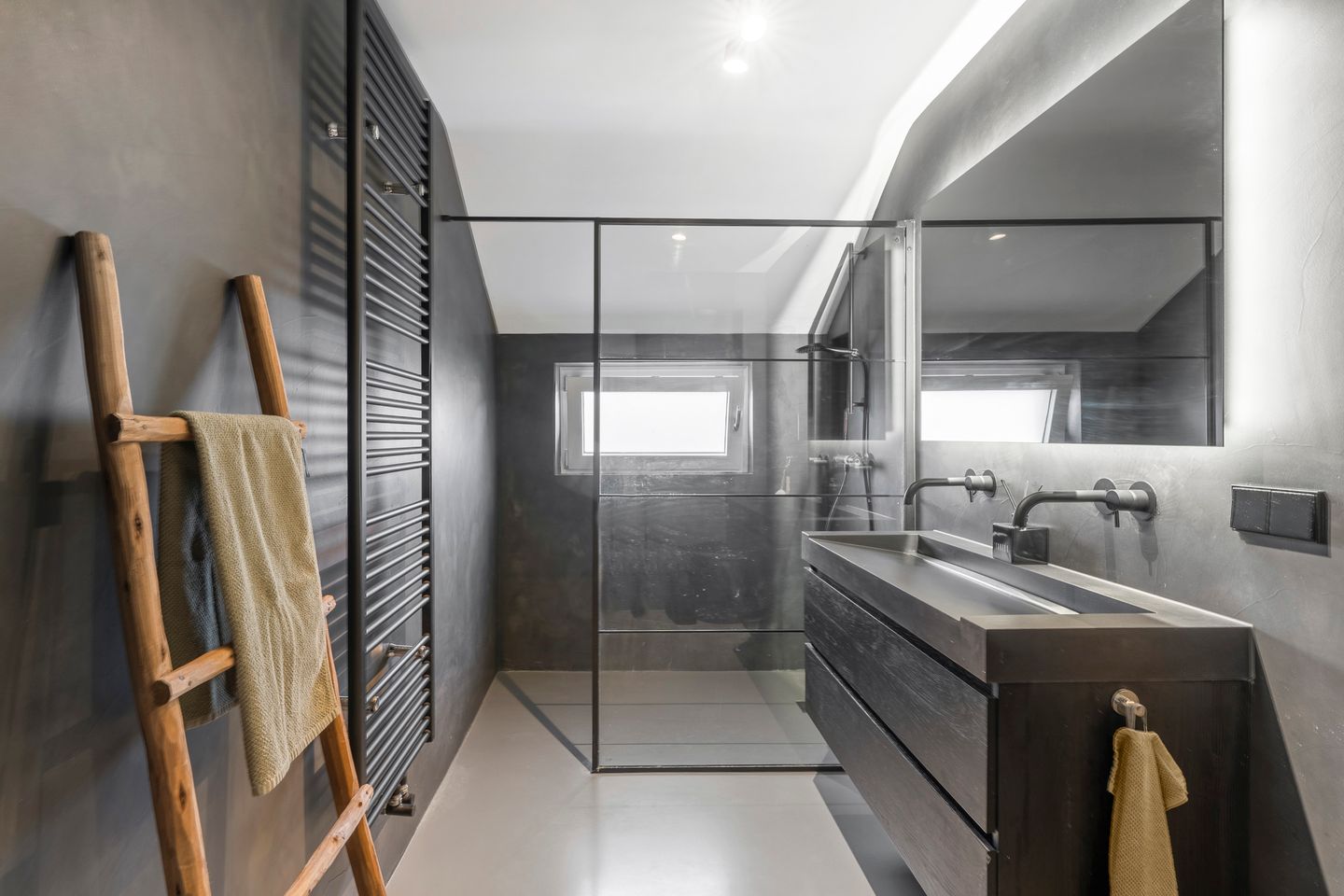 Foto 35 van Smaragd 14