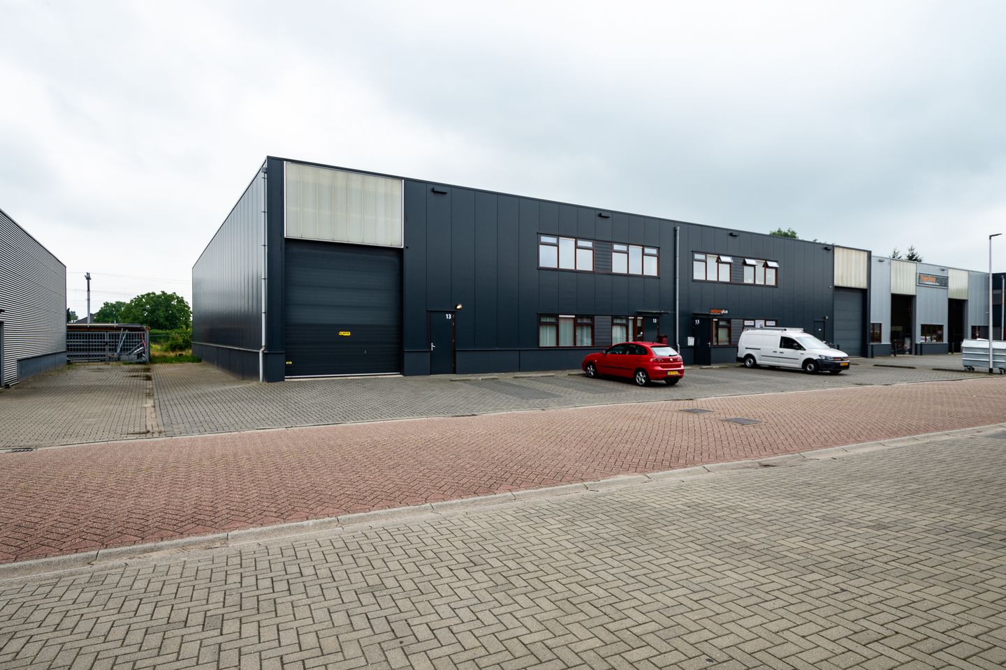 Bekijk foto 1 van Bedrijvenstraat 13