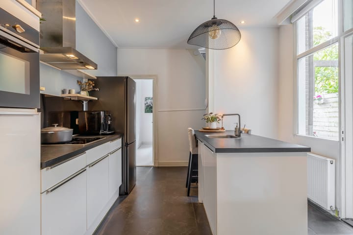 Foto 15 van Burgemeester Weertsstraat 136