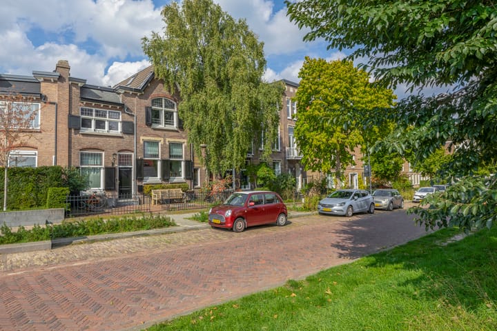 Foto 38 van Burgemeester Weertsstraat 136