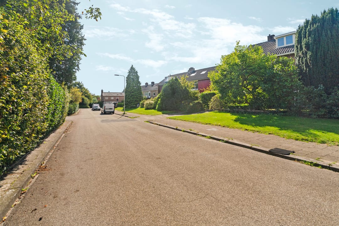 Photo 41 of Joris van der Haagenlaan 11