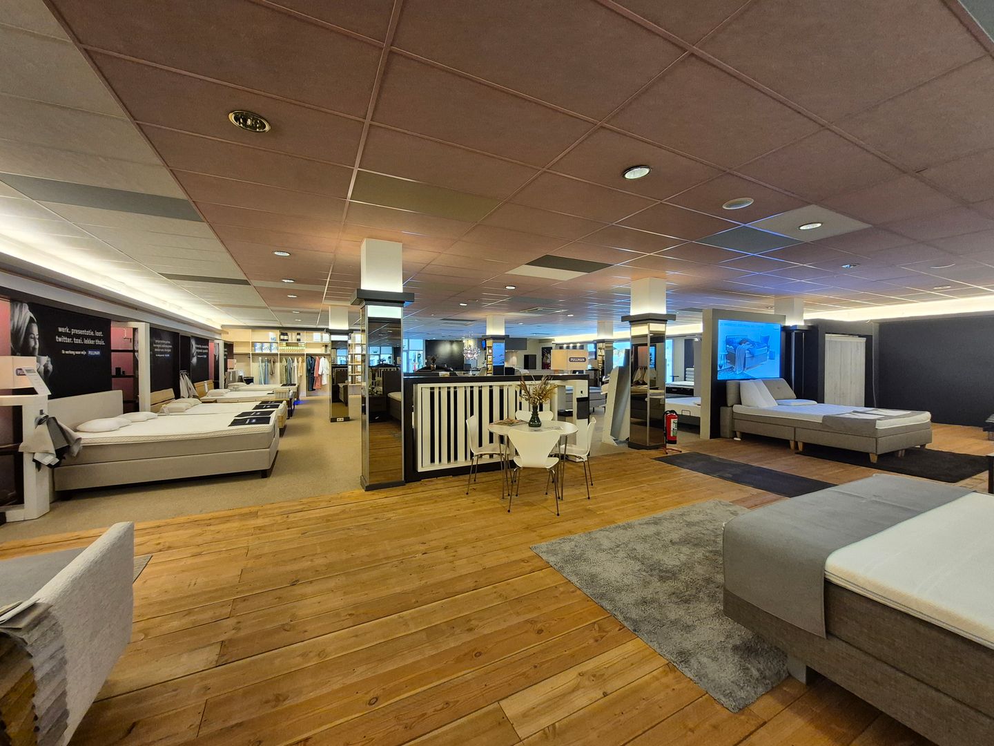 View photo 3 of Broekhem 46