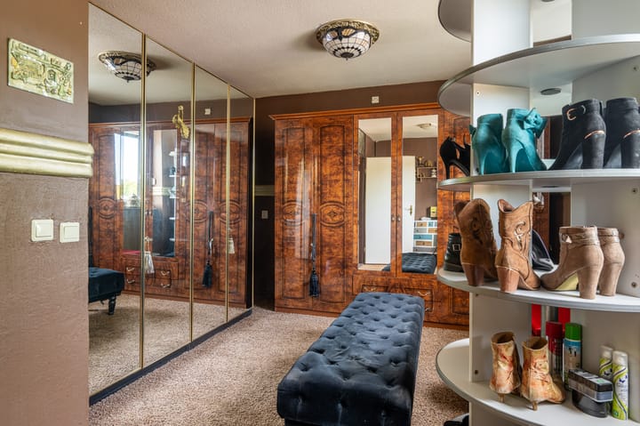 Photo 11 of Schweitzerstraat 46