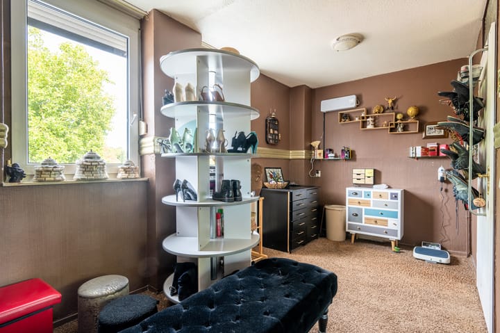 Photo 12 of Schweitzerstraat 46