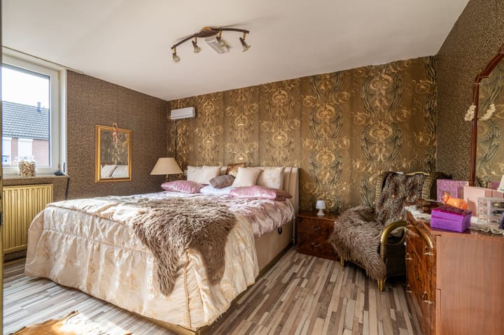 Photo 14 of Schweitzerstraat 46