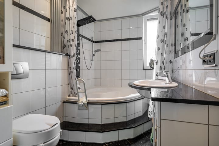 Photo 17 of Schweitzerstraat 46