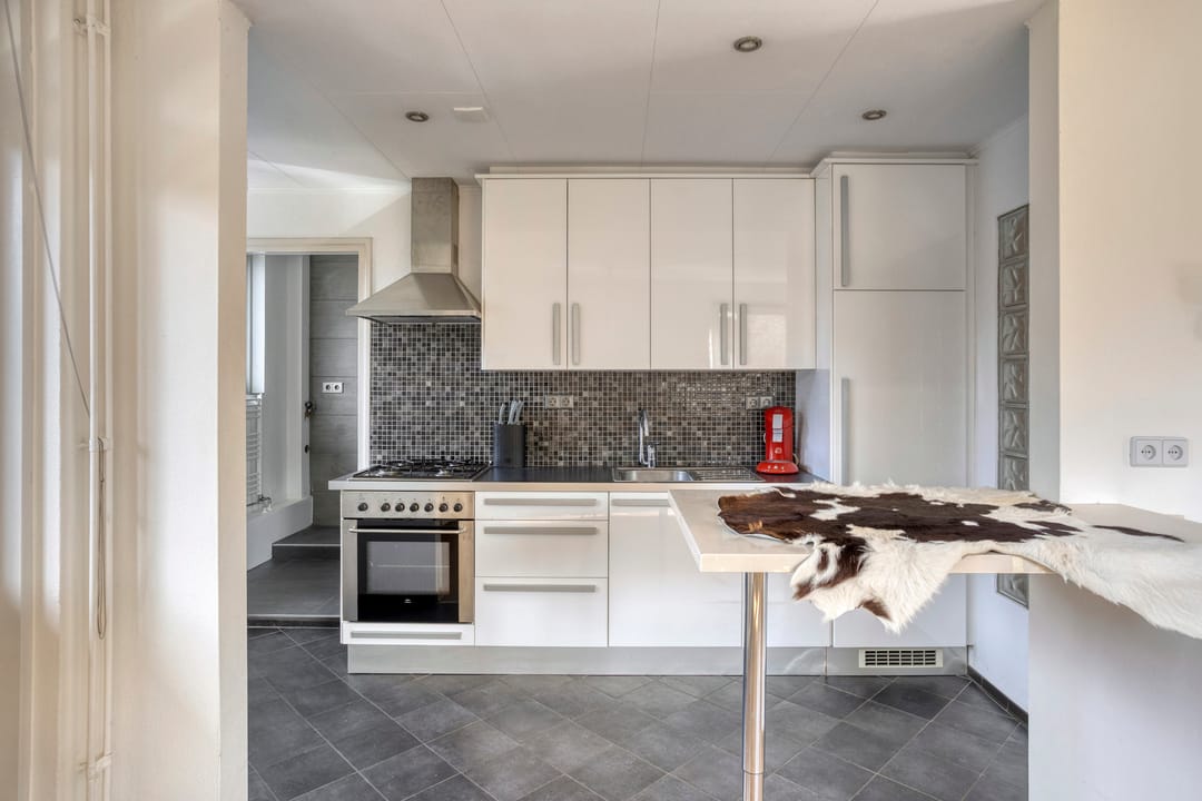 Photo 16 of Leliestraat 41