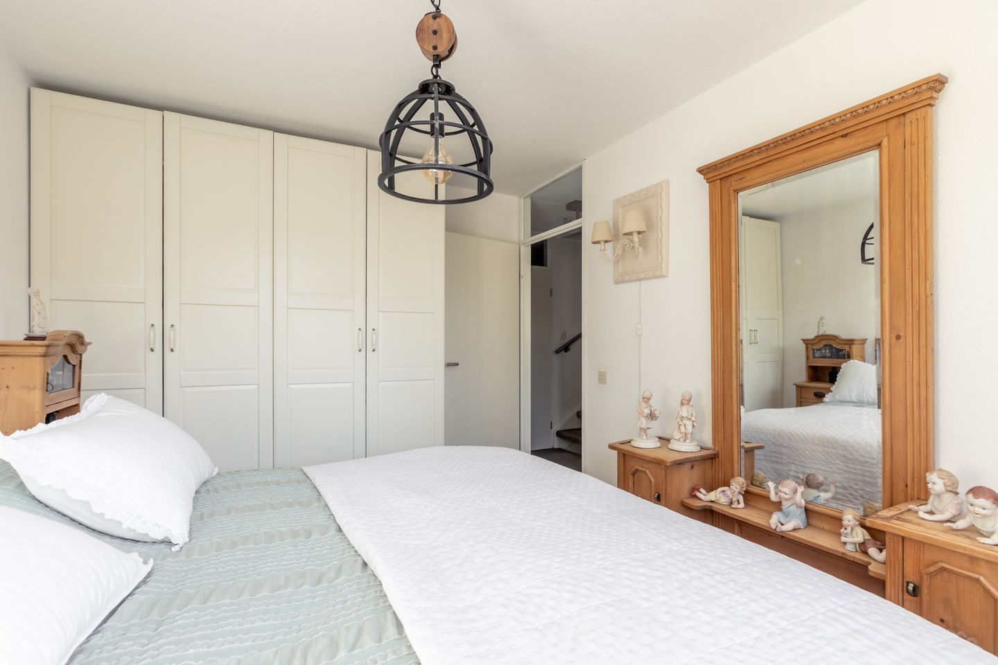 Photo 20 of Leliestraat 26