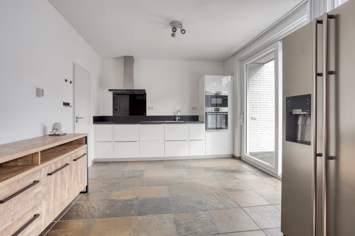 Photo 8 of De Sauveurstraat 27