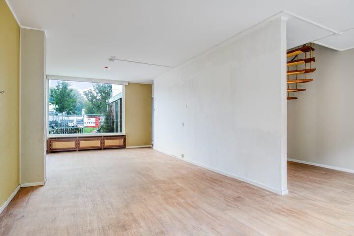 Photo 3 of De Morinel 402