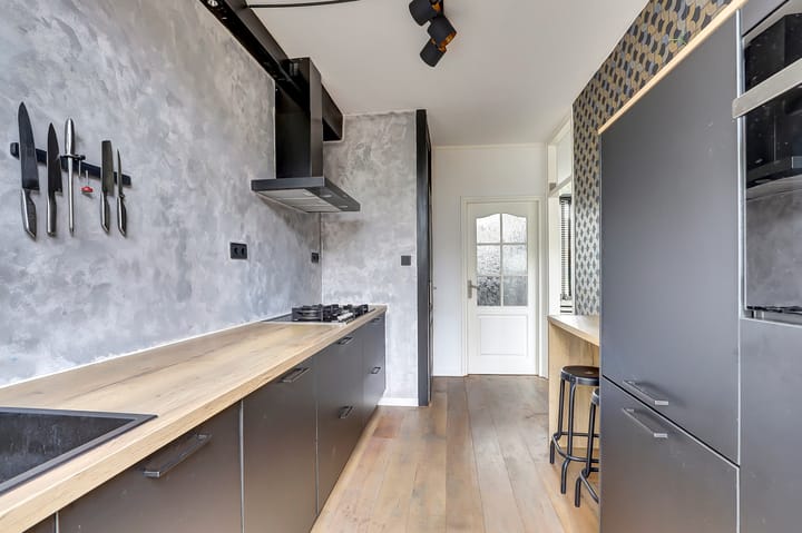 Photo 12 of Wilhelminastraat 30