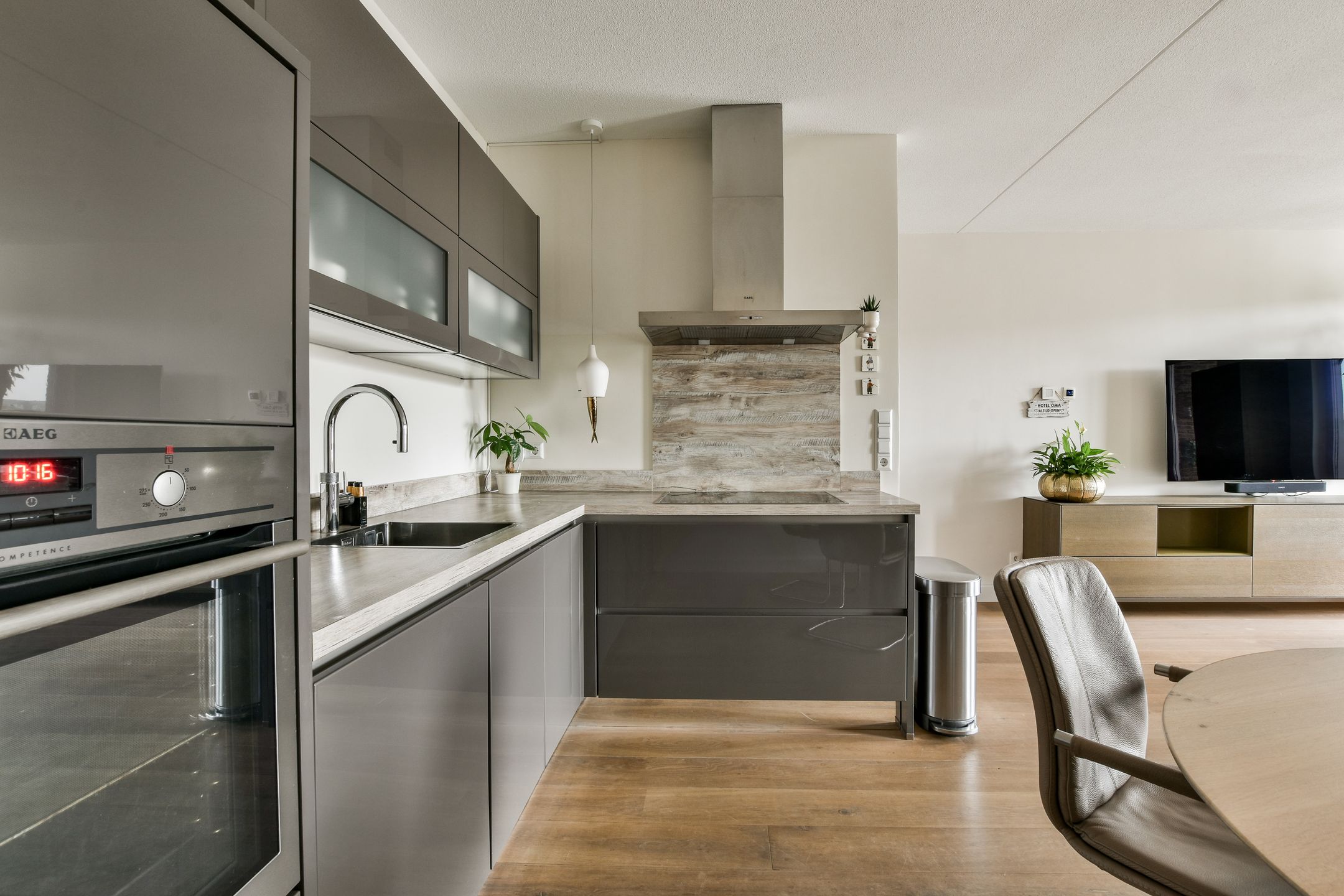 Photo 18 of Prinsesseweg 8-F1