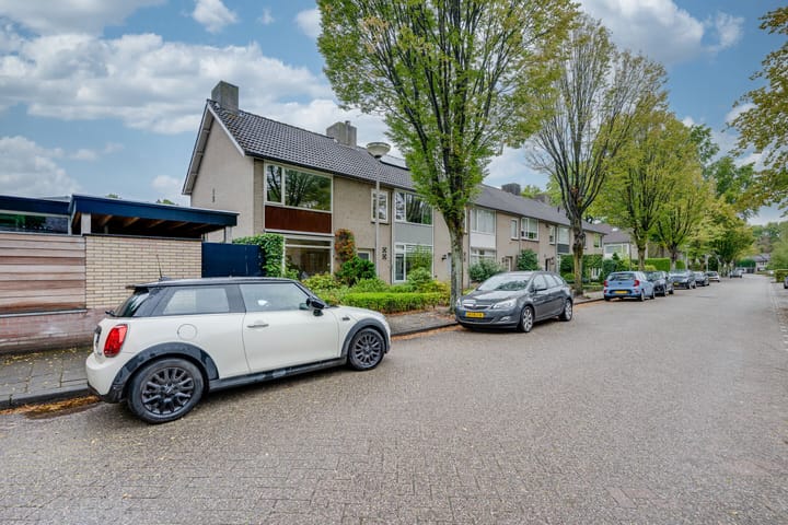 Photo 2 of Rembrandt van Rijnstraat 38