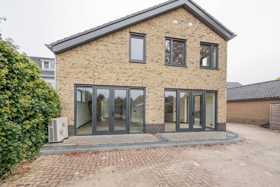 Photo 2 of Van Tuyllstraat 8-B