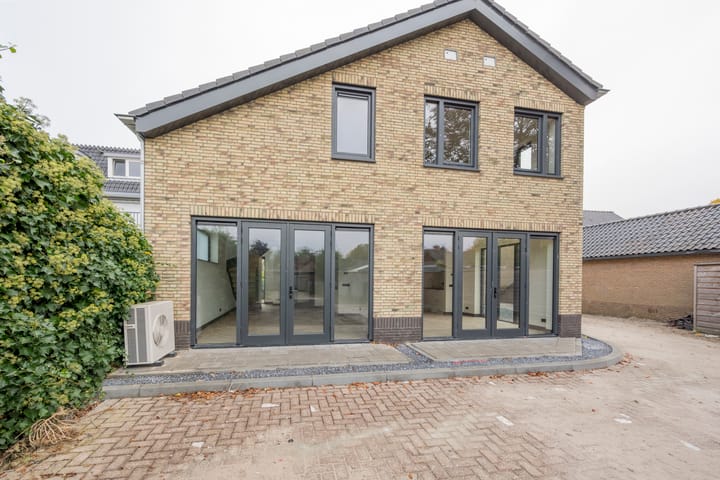 Photo 2 of Van Tuyllstraat 8-B