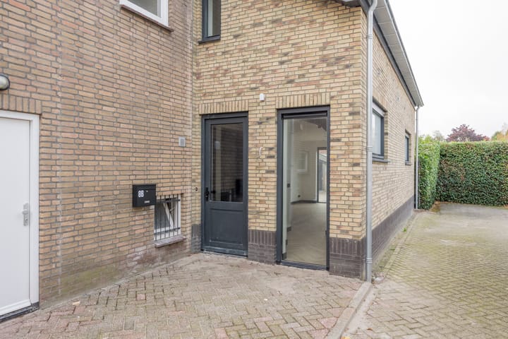 Photo 3 of Van Tuyllstraat 8-B