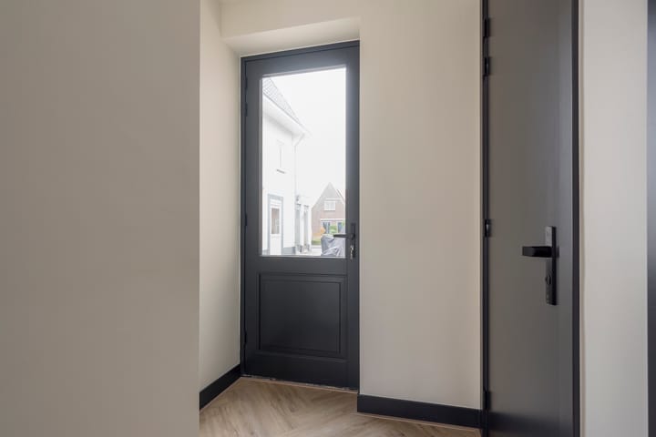 Photo 4 of Van Tuyllstraat 8-B