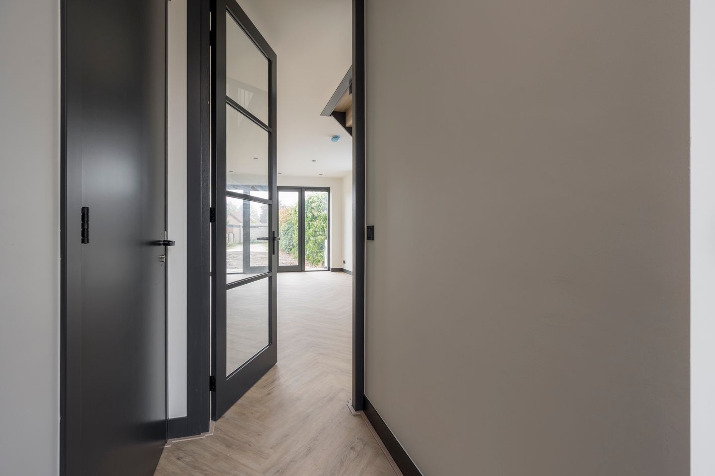 Photo 5 of Van Tuyllstraat 8-B