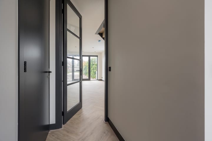 Photo 5 of Van Tuyllstraat 8-B