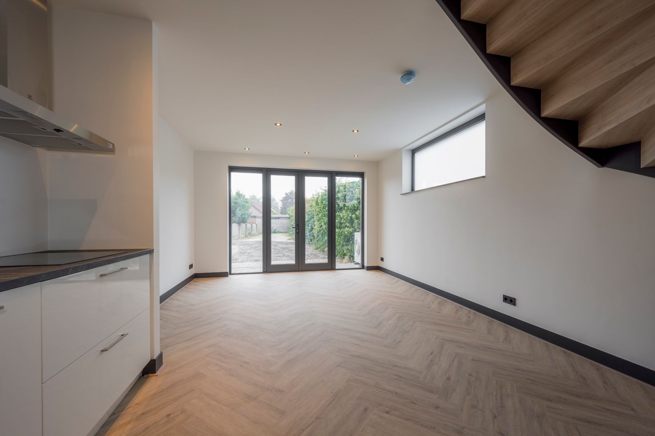 Photo 6 of Van Tuyllstraat 8-B