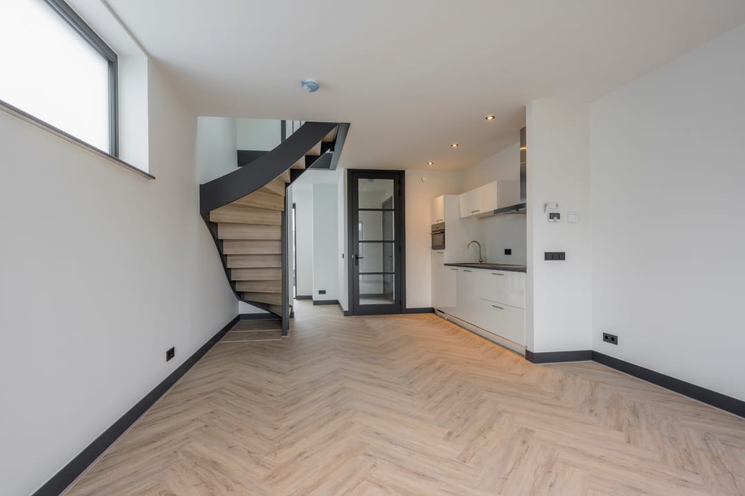 Photo 8 of Van Tuyllstraat 8-B