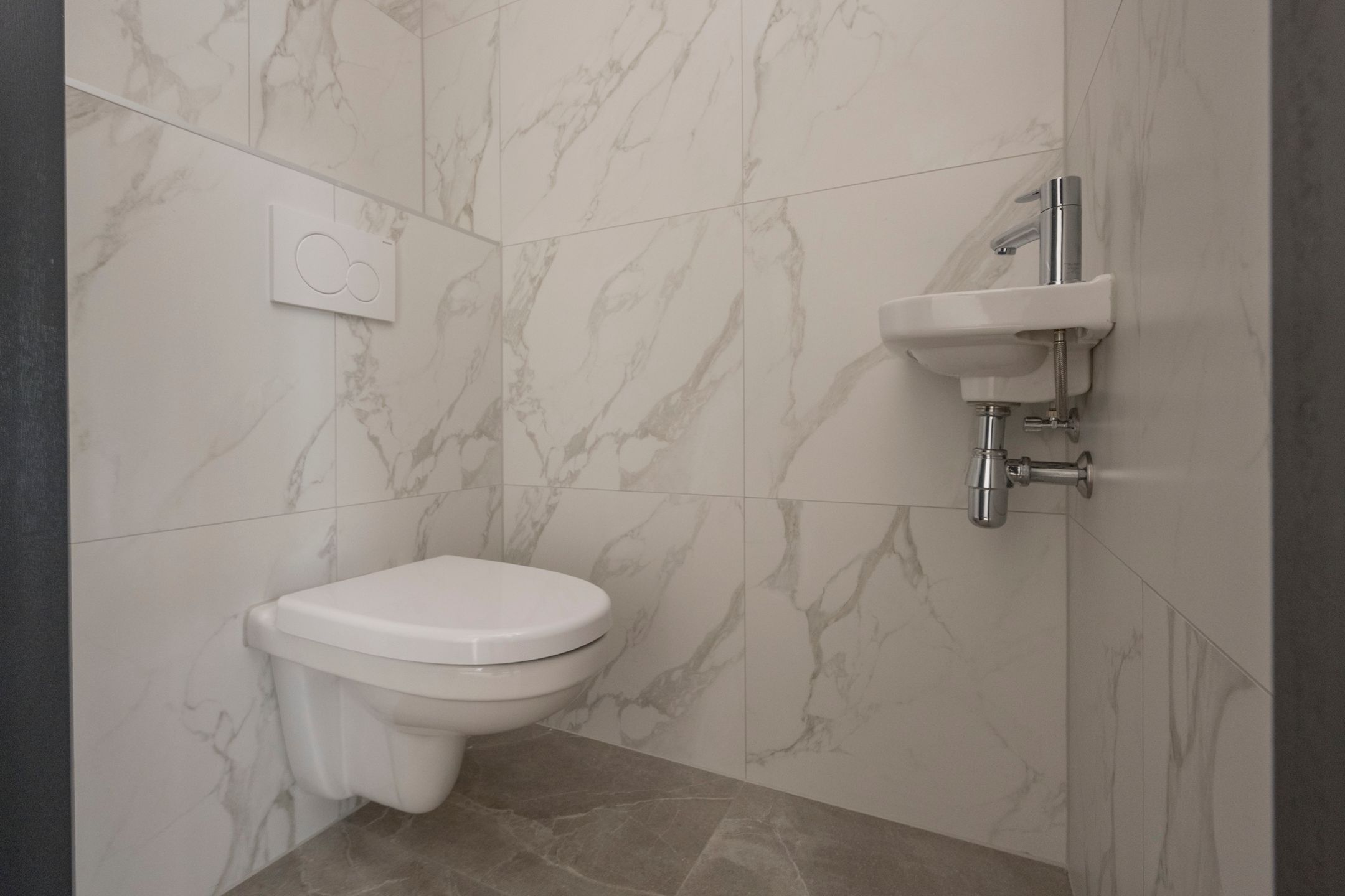 Photo 12 of Van Tuyllstraat 8-B