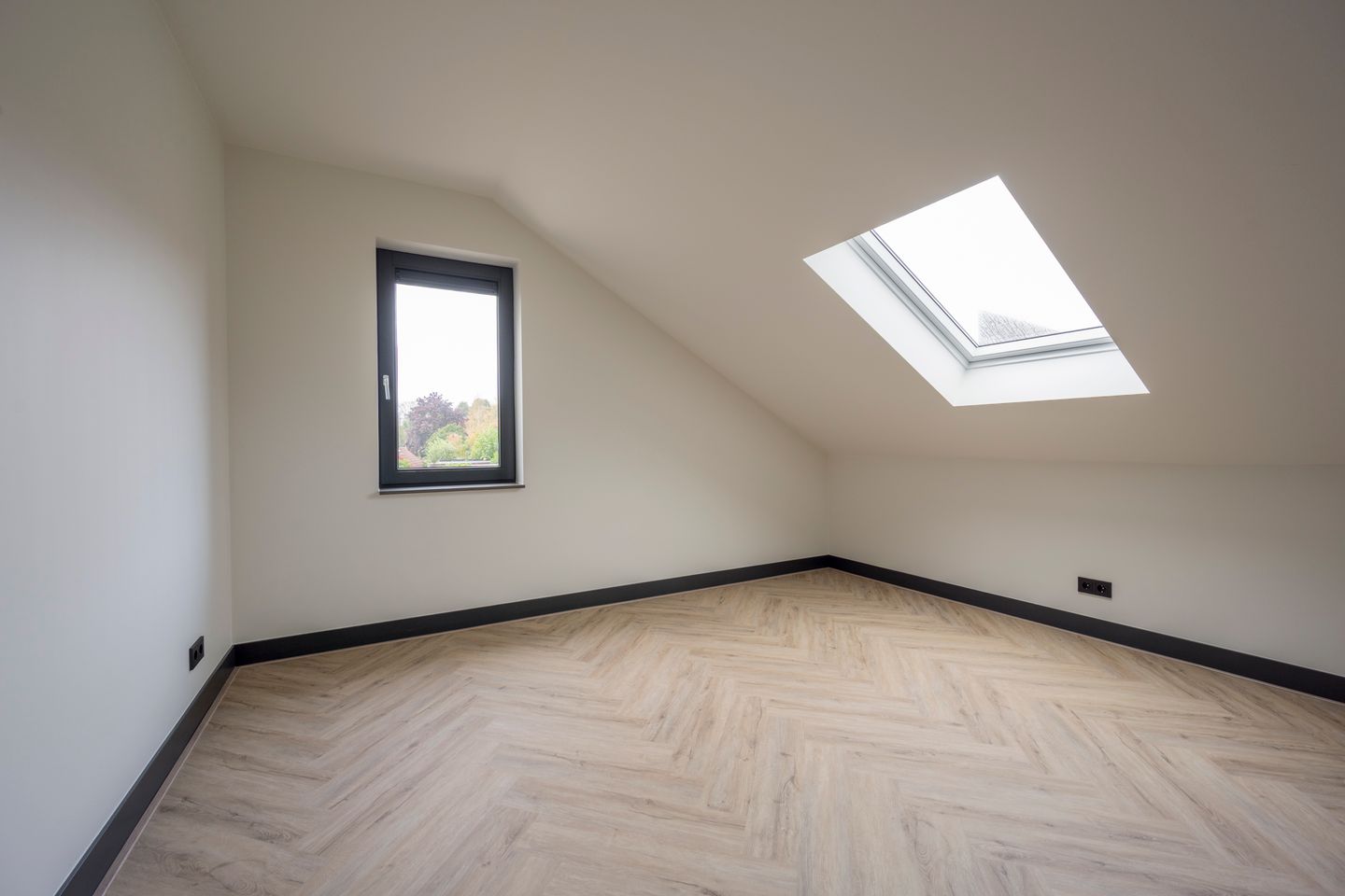 Photo 14 of Van Tuyllstraat 8-B